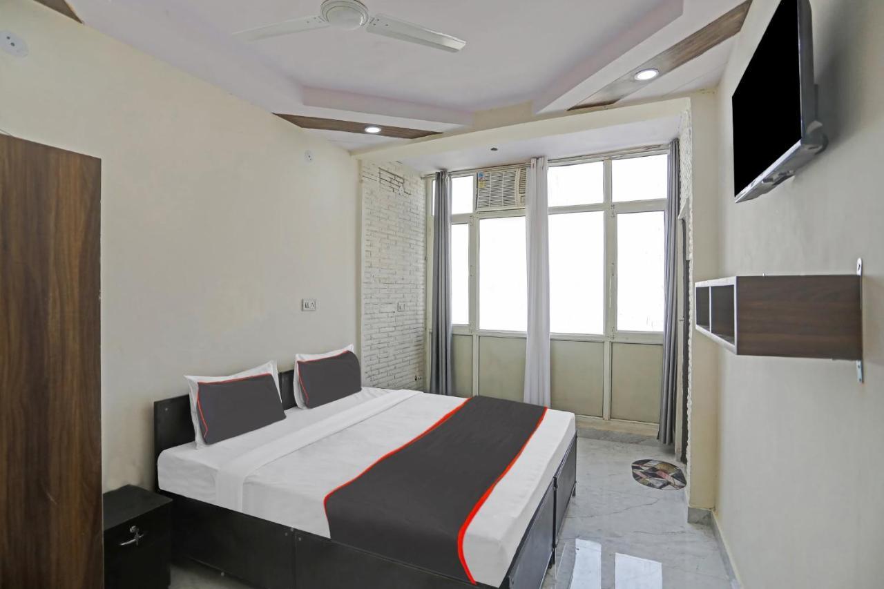 Collection O Comfort Lounge Hotel New Delhi
