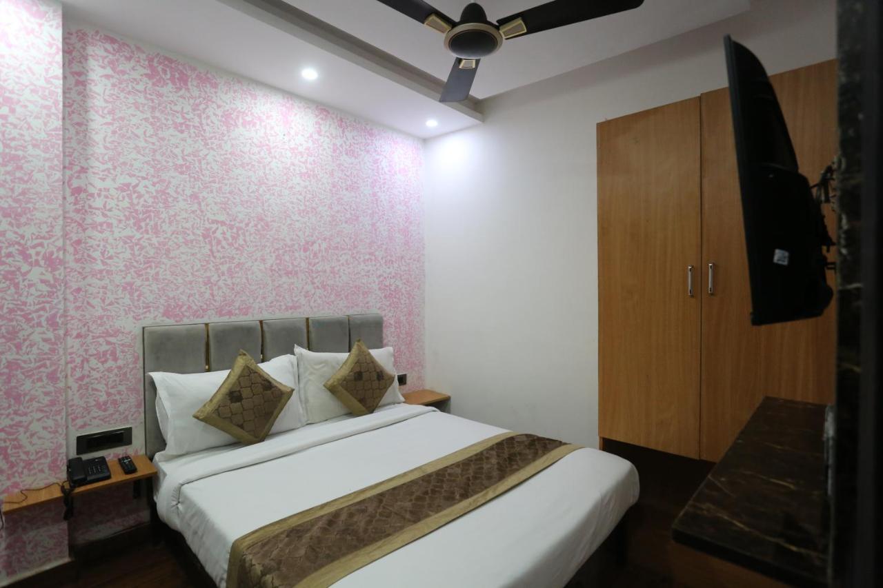 Twamev Couple Friendly Laxmi Nagar Hotel New Delhi
