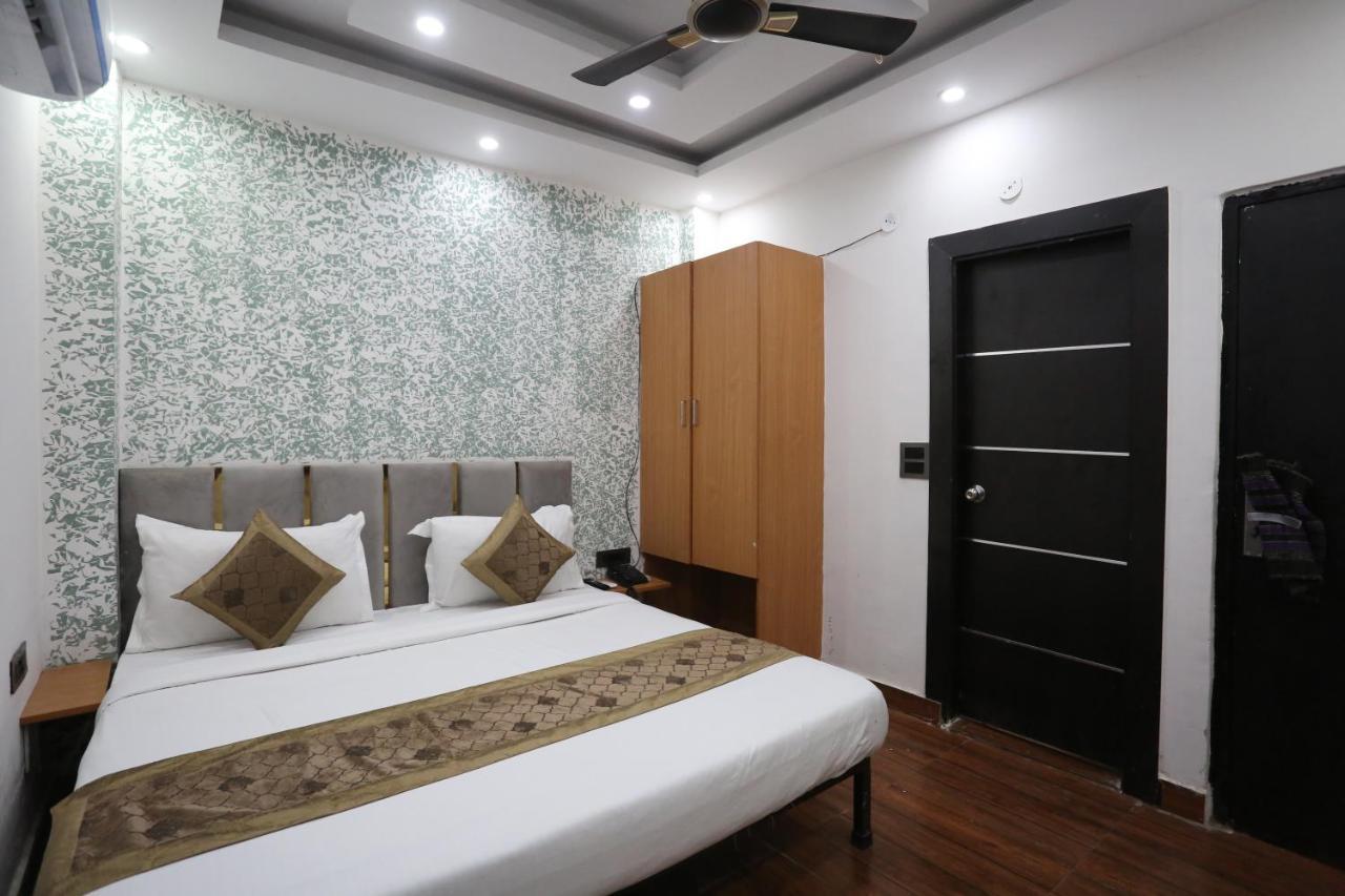 Twamev Couple Friendly Laxmi Nagar Hotel 3*