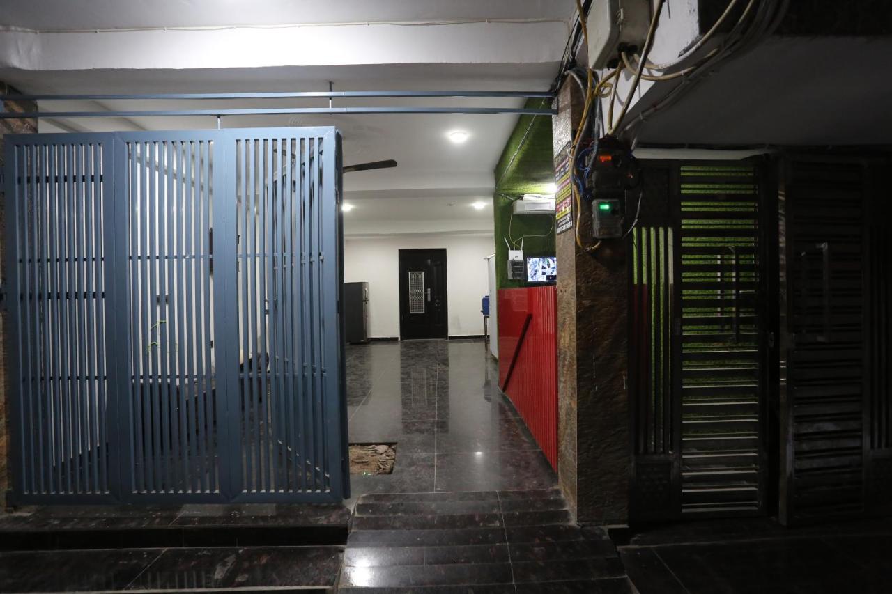 Hotel Twamev Couple Friendly Laxmi Nagar