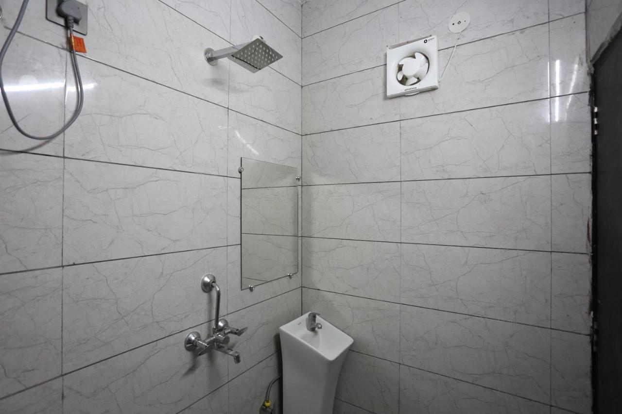 Twamev Couple Friendly Laxmi Nagar