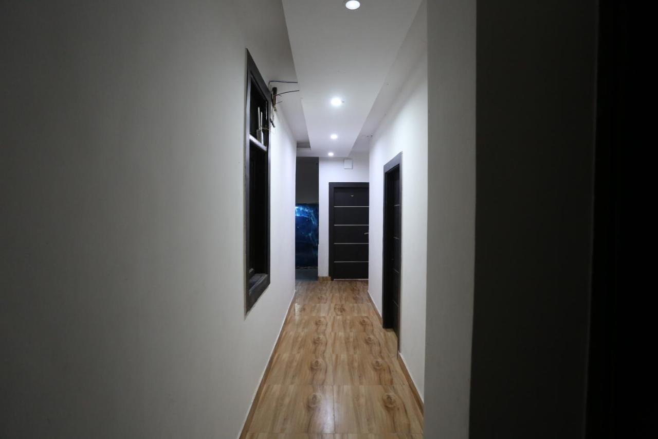 Twamev Couple Friendly Laxmi Nagar