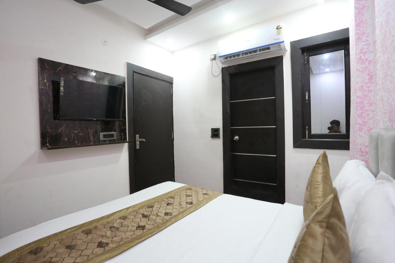 Hotel Twamev Couple Friendly Laxmi Nagar New Delhi