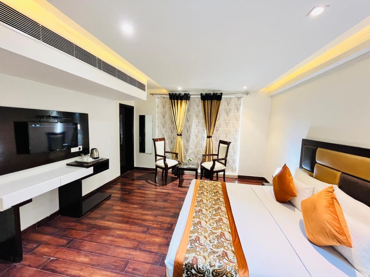 Aura Ip Grand Karkardooma Metro Station Couple Friendly Hotel New Delhi
