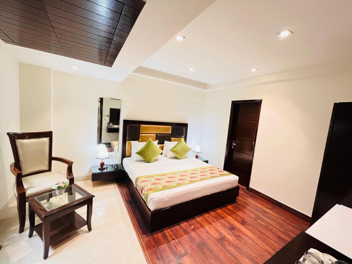 Hotel Aura Ip Grand Karkardooma Metro Station Couple Friendly