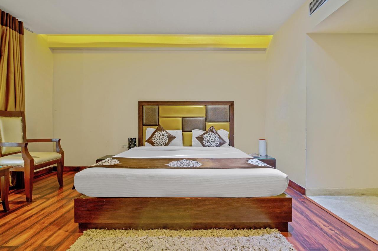 Aura Ip Grand Karkardooma Metro Station Couple Friendly Hotel New Delhi