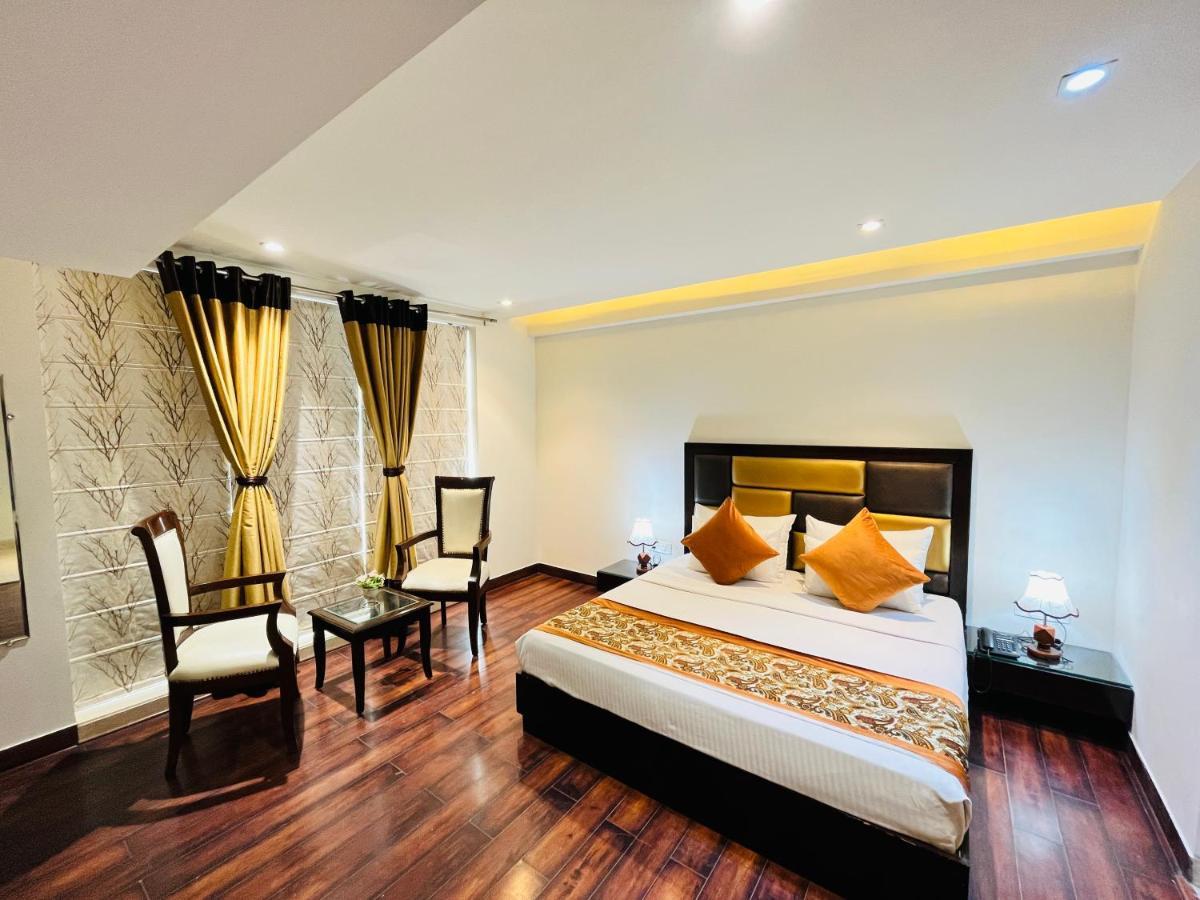 Hotel Aura Ip Grand Karkardooma Metro Station Couple Friendly 3*