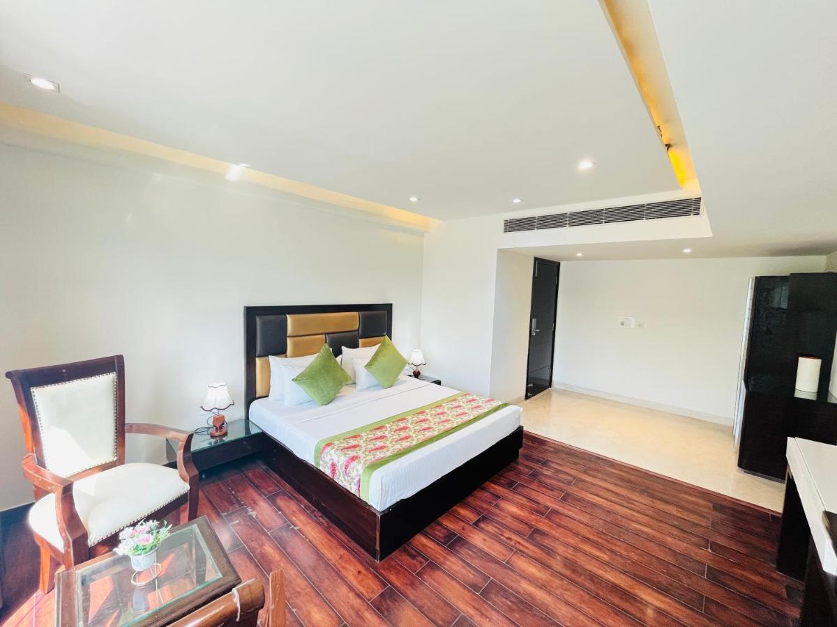Hotel Aura Ip Grand Karkardooma Metro Station Couple Friendly