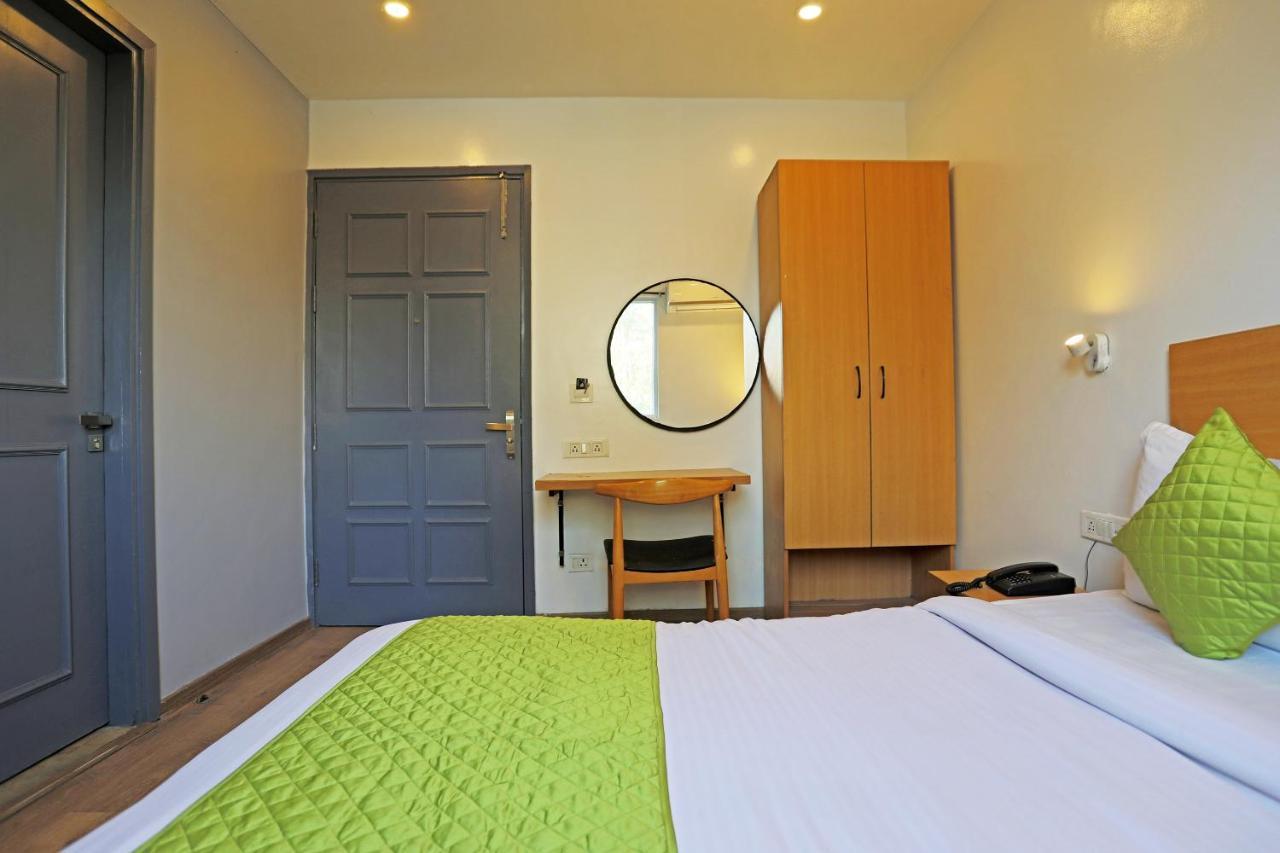Hotel Yellow Chilli Britannia Chowk- Couple Friendly Local Id Accepted 3*