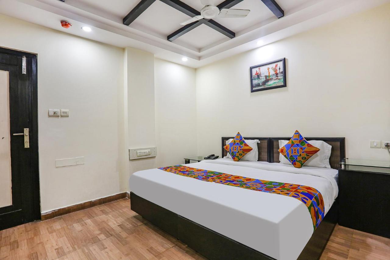 Fabhotel Blue Moon