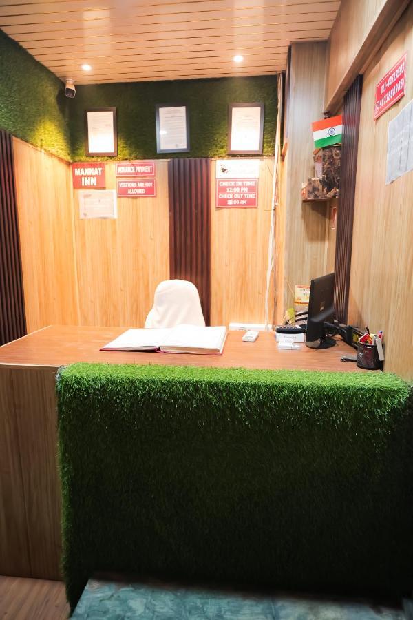 Roomshala 126 Mannat - Laxmi Nagar Hotel