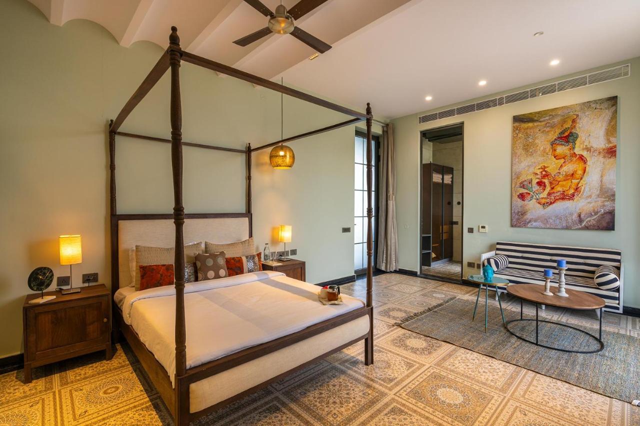 Stayvista's Anantam - Luxury 4br With Huge Swimming Pool In Delhi *