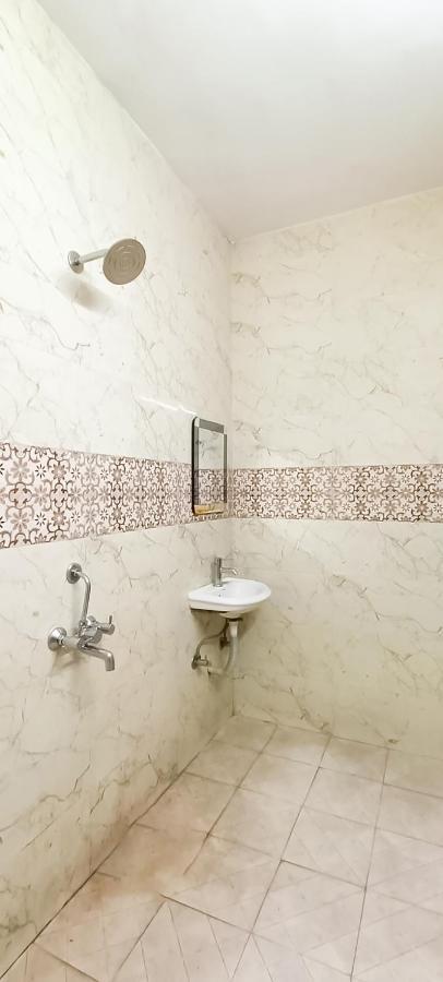 Hotel Premium In Jangpura Bhogal Near Nizamuddin Railway Station