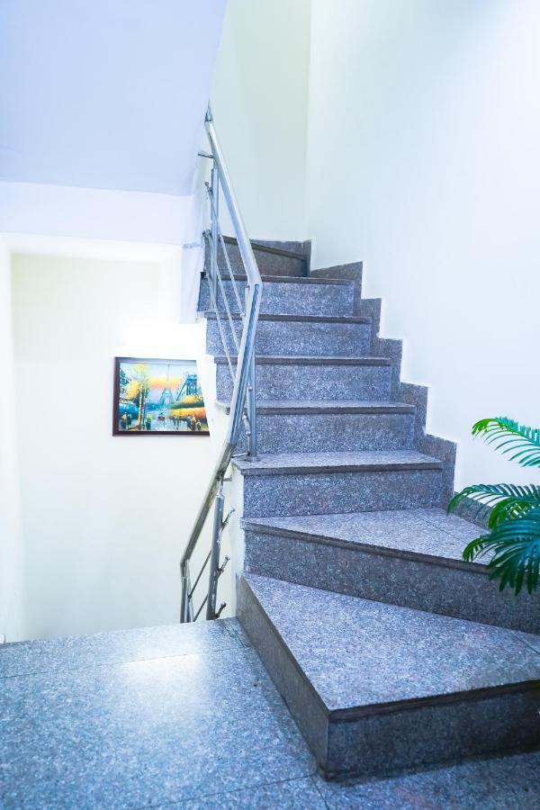 Hotel Premium In Jangpura Bhogal Near Nizamuddin Railway Station