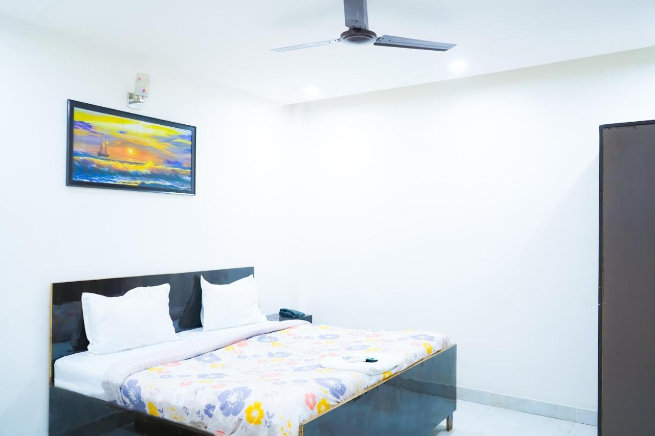 Premium In Jangpura Bhogal Near Nizamuddin Railway Station