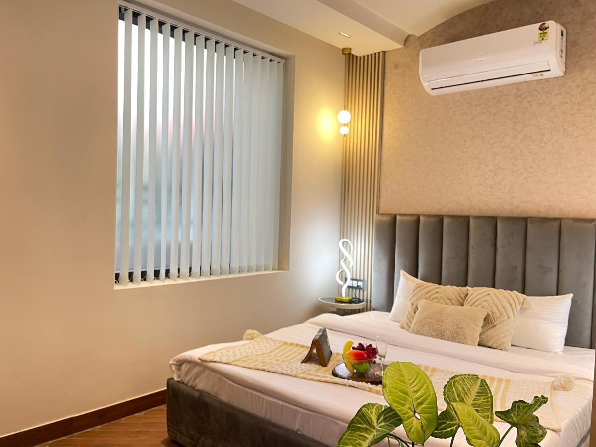 Bedchambers, Saket