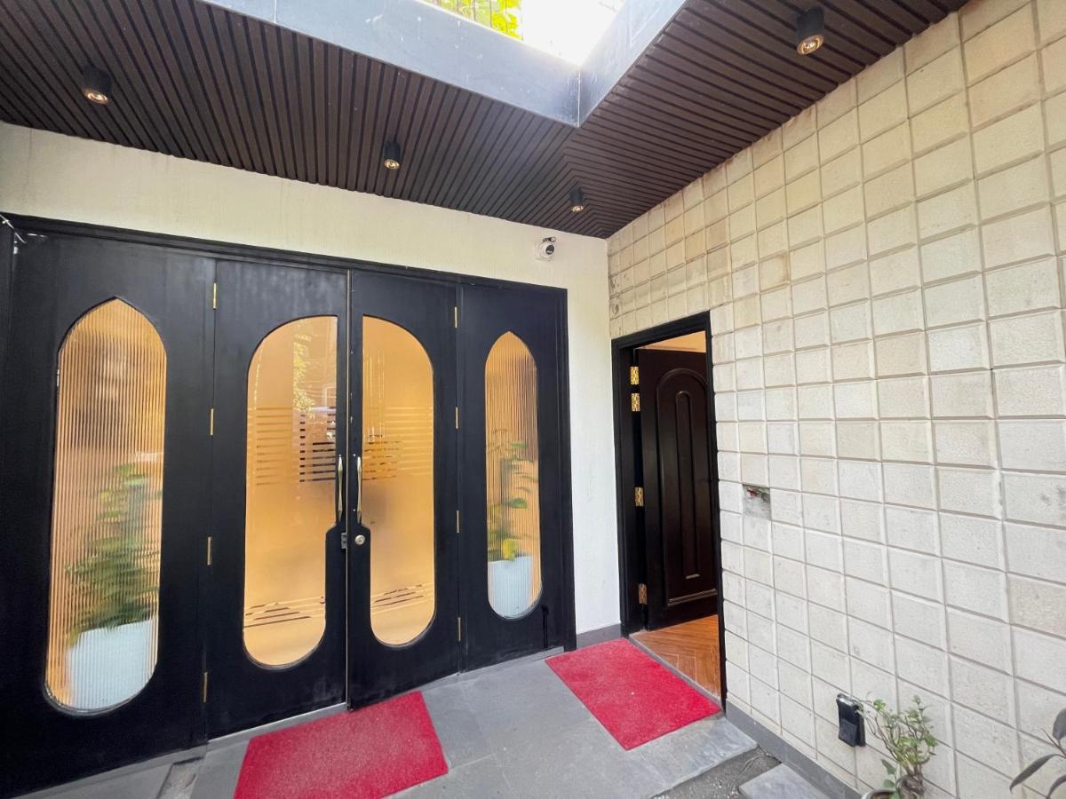 Bedchambers, Saket Hotel