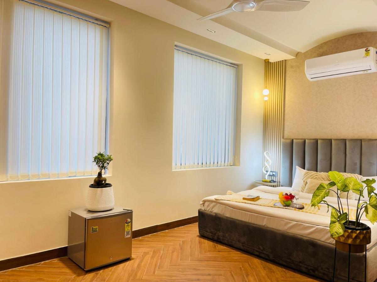 Premium Suites In Malviya Nagar