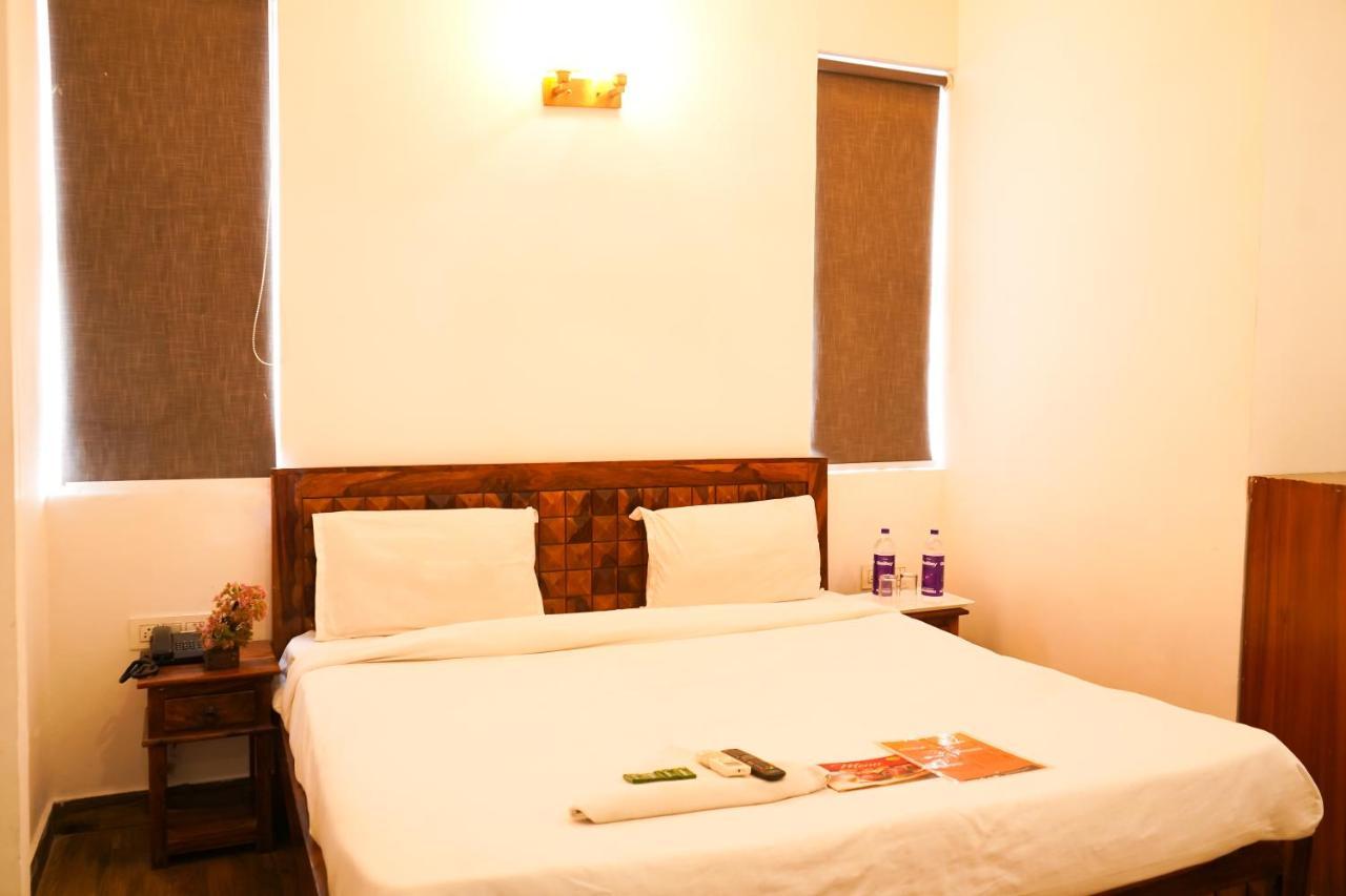 Hotel Lagoon - Select Walk Mall New Delhi