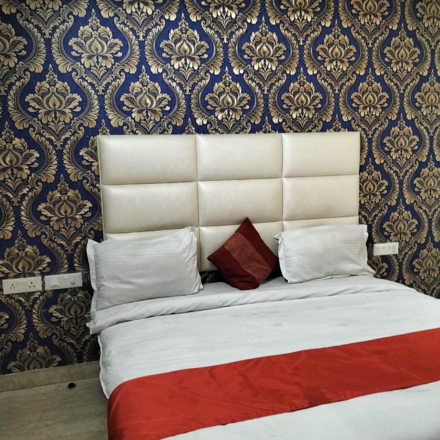 Hotel The White Rock At Kalkaji 3*