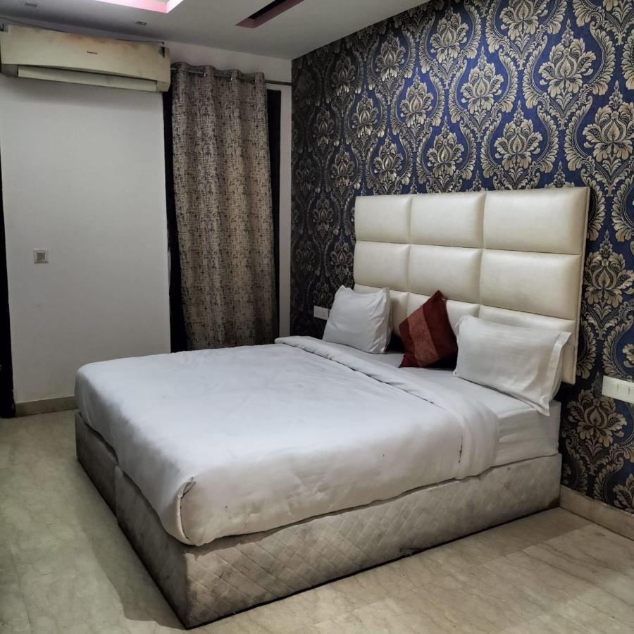 The White Rock At Kalkaji 3*