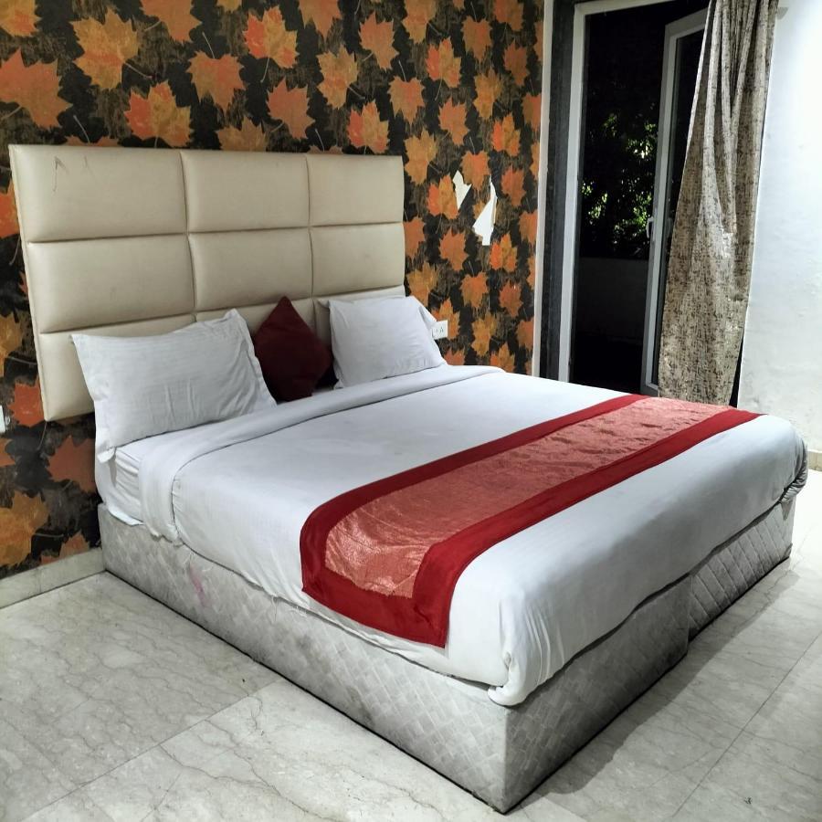 Hotel The White Rock At Kalkaji