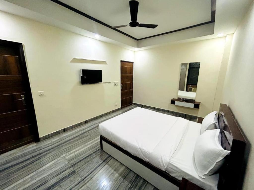 Luxury Homes - Greater Kailash Hotel