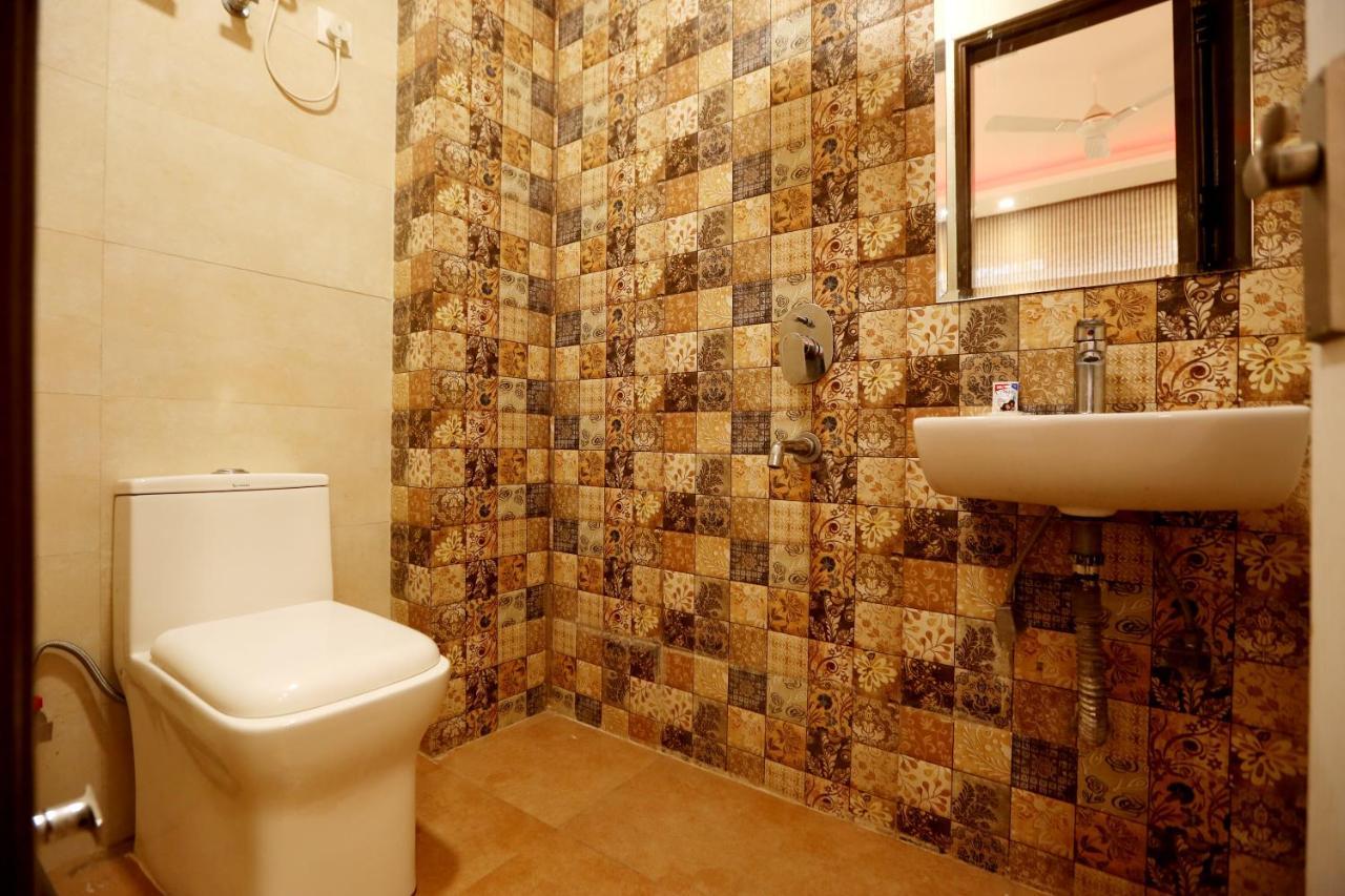 Hotel Ark Wood At Airport New Delhi