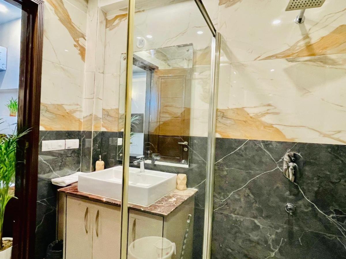 Roomshala Luxurious Studio In South Extension Hotel New Delhi