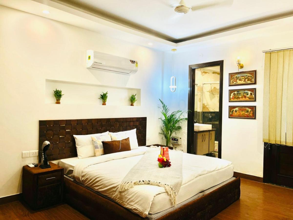 Roomshala Luxurious Studio In South Extension Hotel