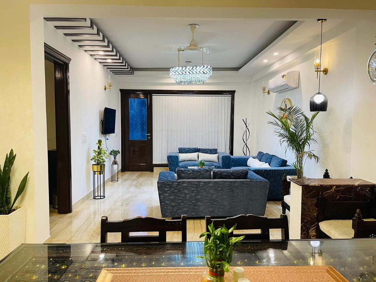 Hotel Roomshala Luxurious Studio In South Extension New Delhi