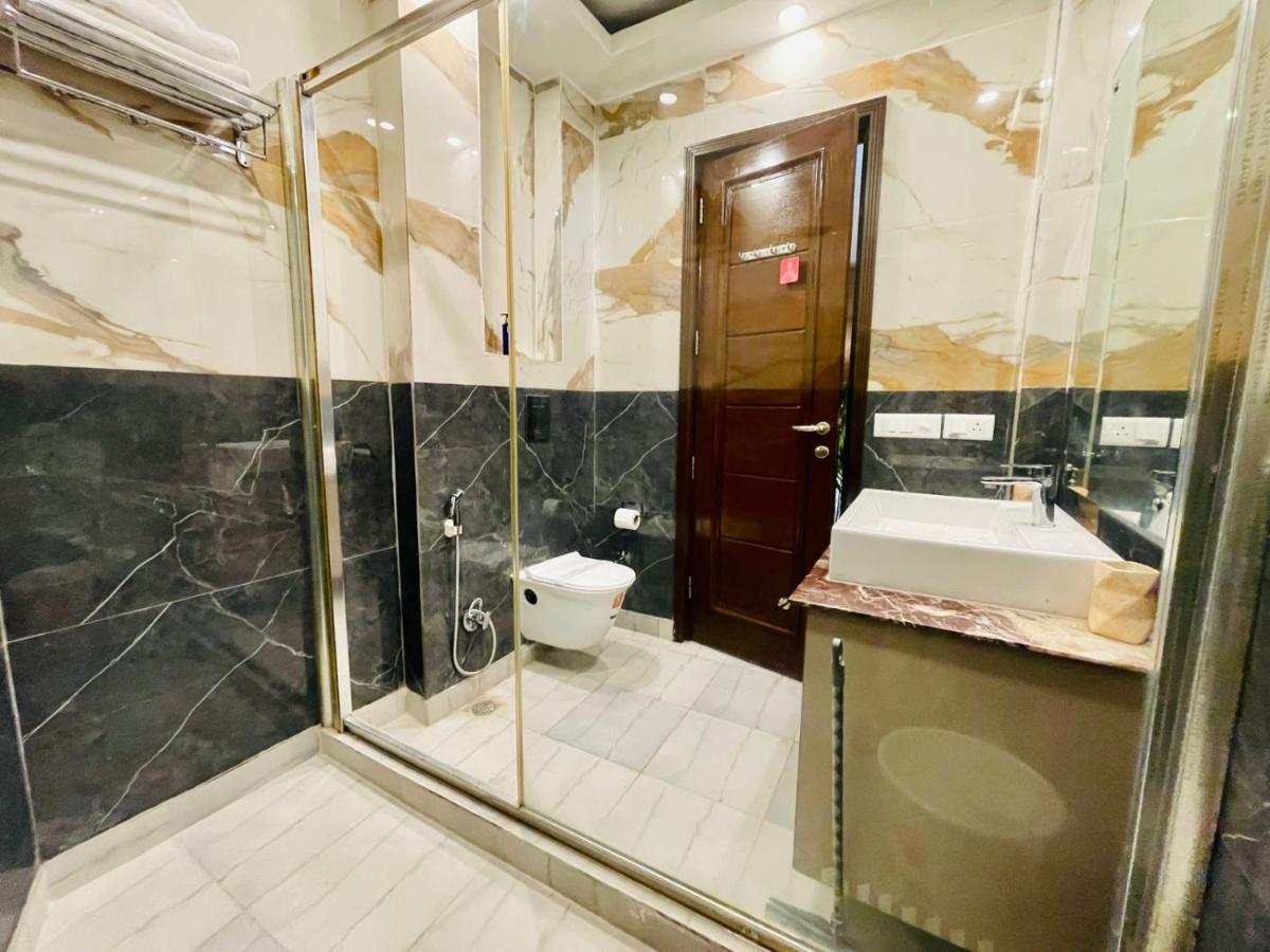 Roomshala Luxurious Studio In South Extension 4*