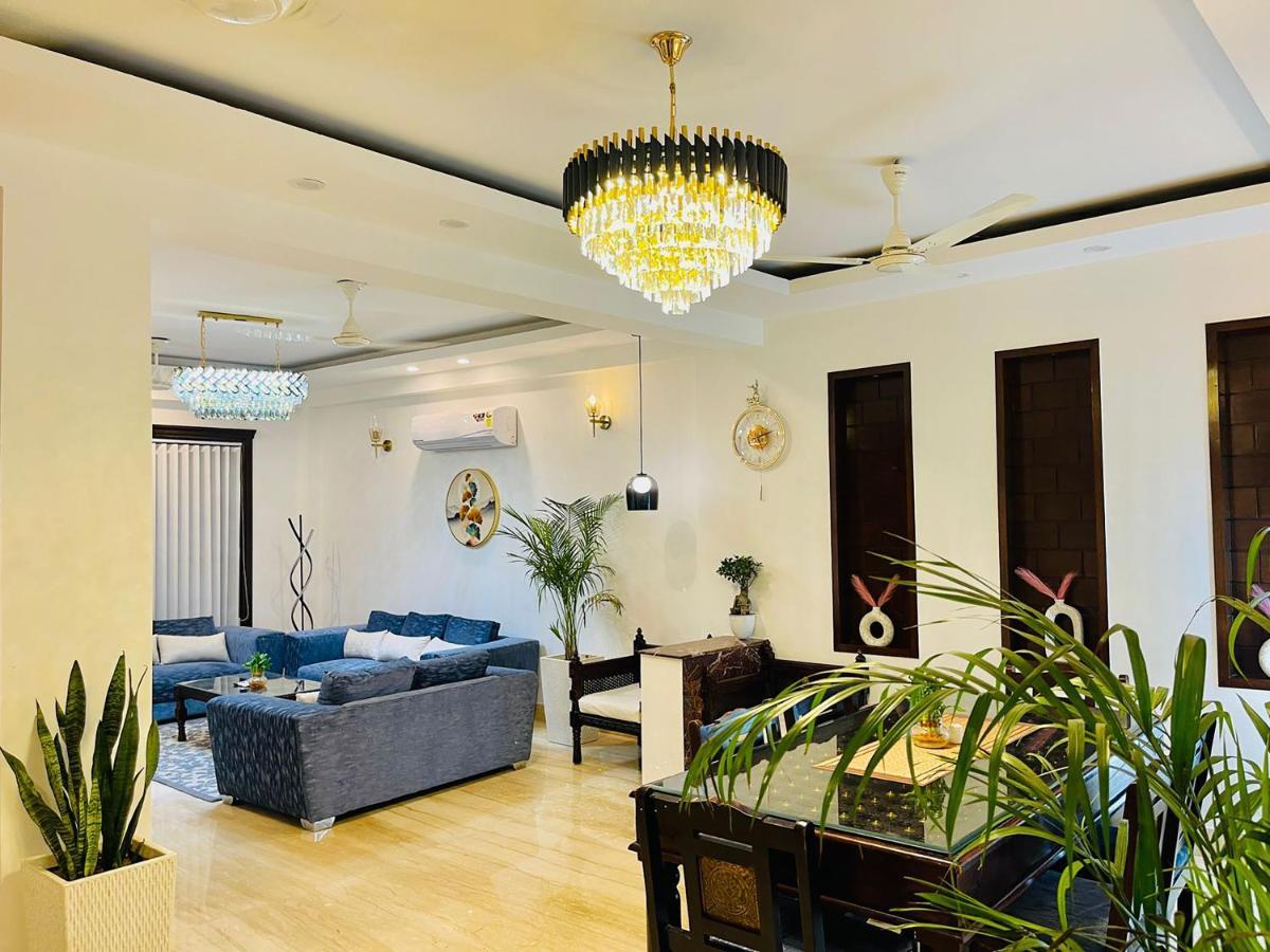 Roomshala Luxurious Studio In South Extension