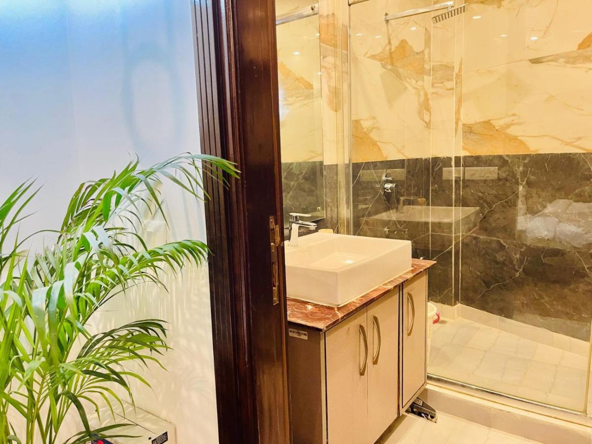 Roomshala Luxurious Studio In South Extension 4* New Delhi