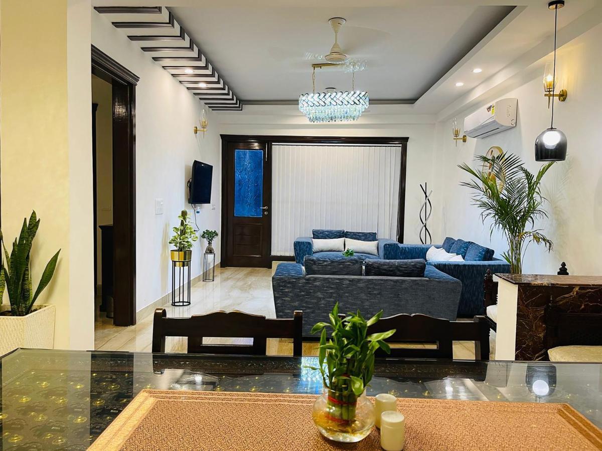 Roomshala Luxurious Studio In South Extension Hotel 4*
