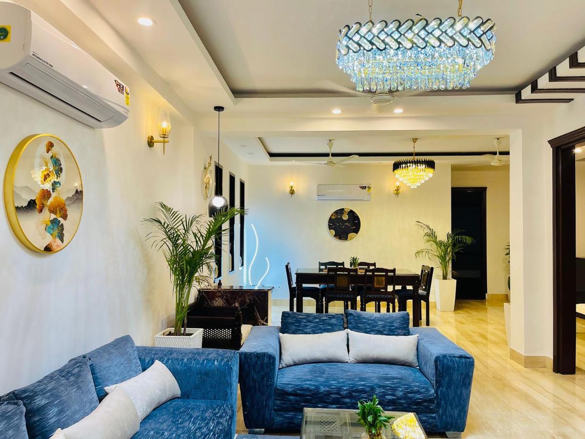 Roomshala Luxurious Studio In South Extension Hotel 4*