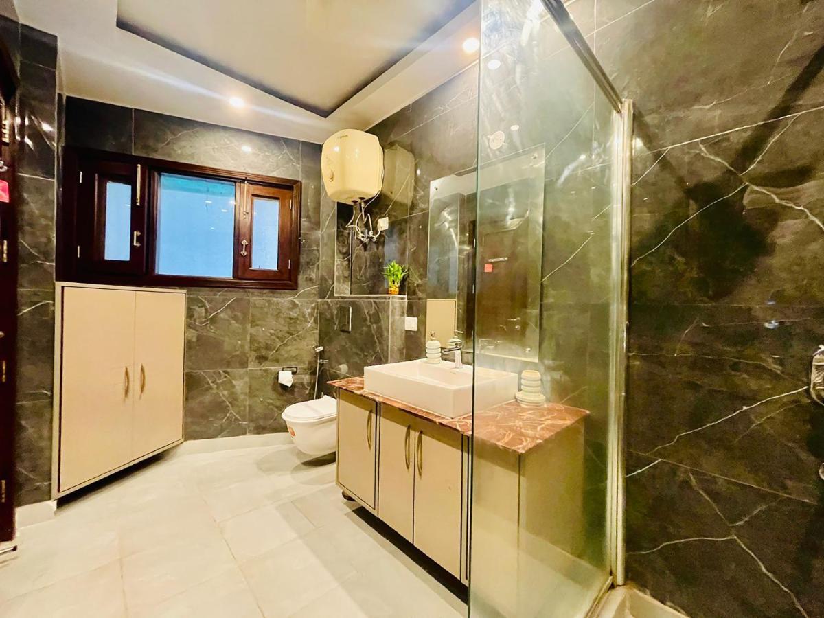 Roomshala Luxurious Studio In South Extension Hotel New Delhi