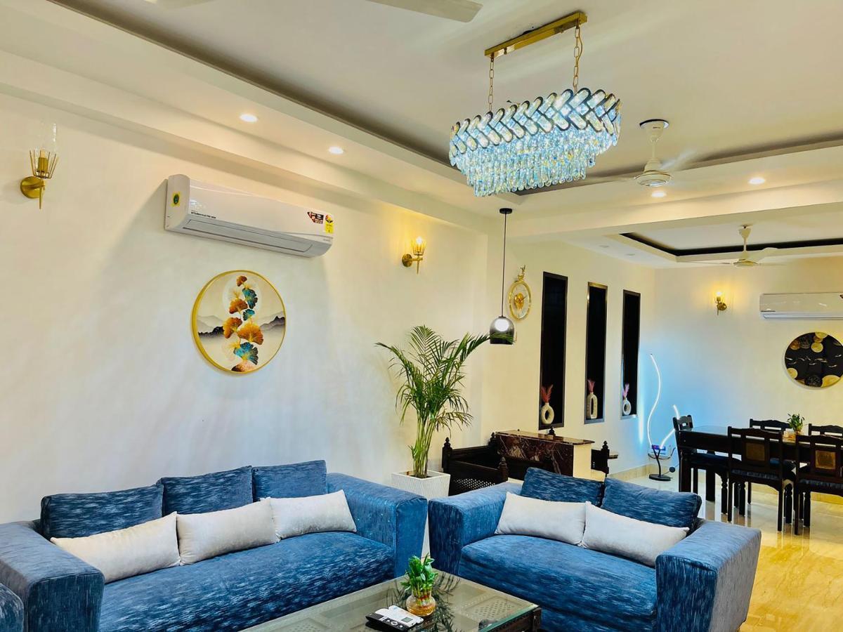 Roomshala Luxurious Studio In South Extension