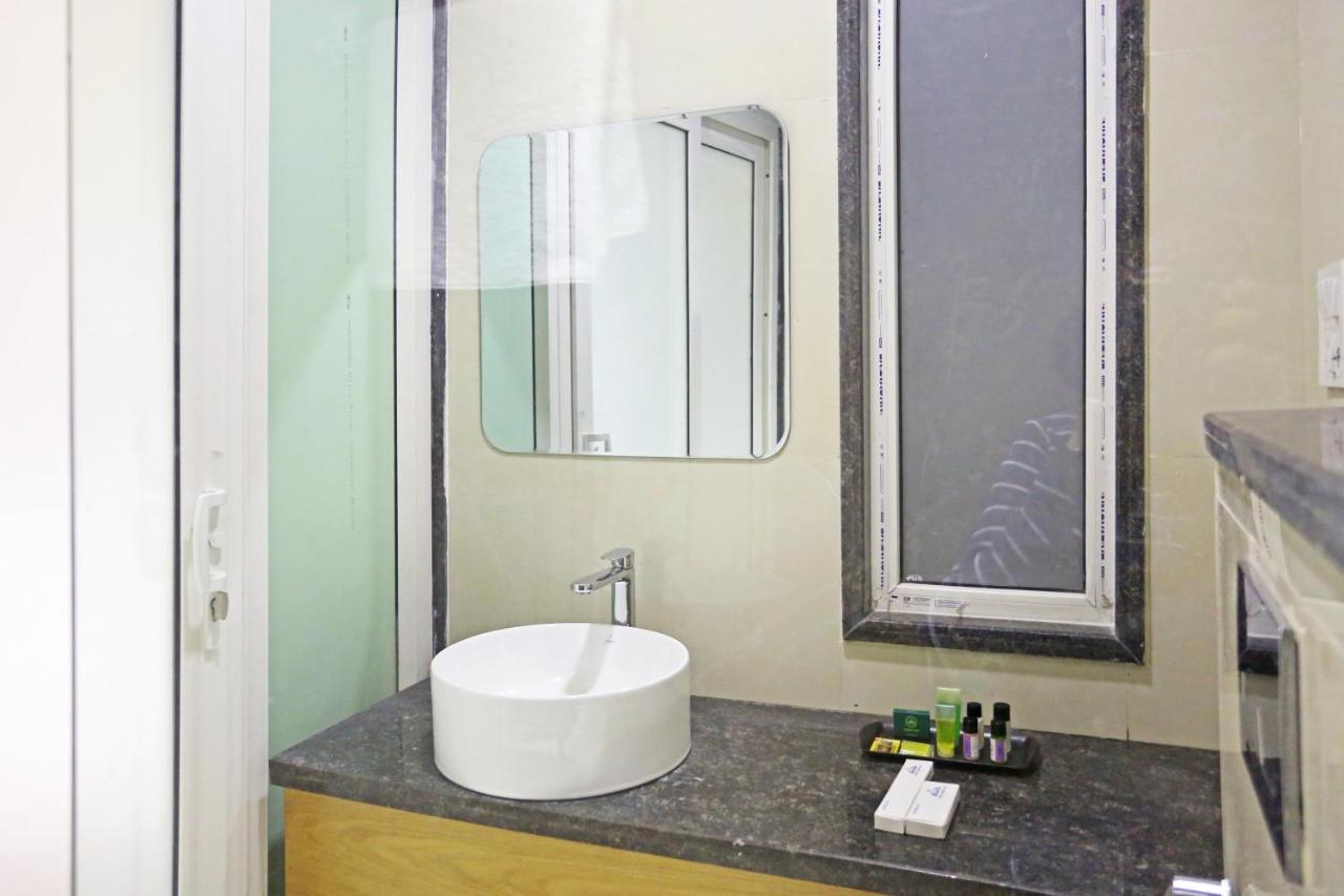 Hotel Apple - Near Delhi Airport With Free Airport Transsfer