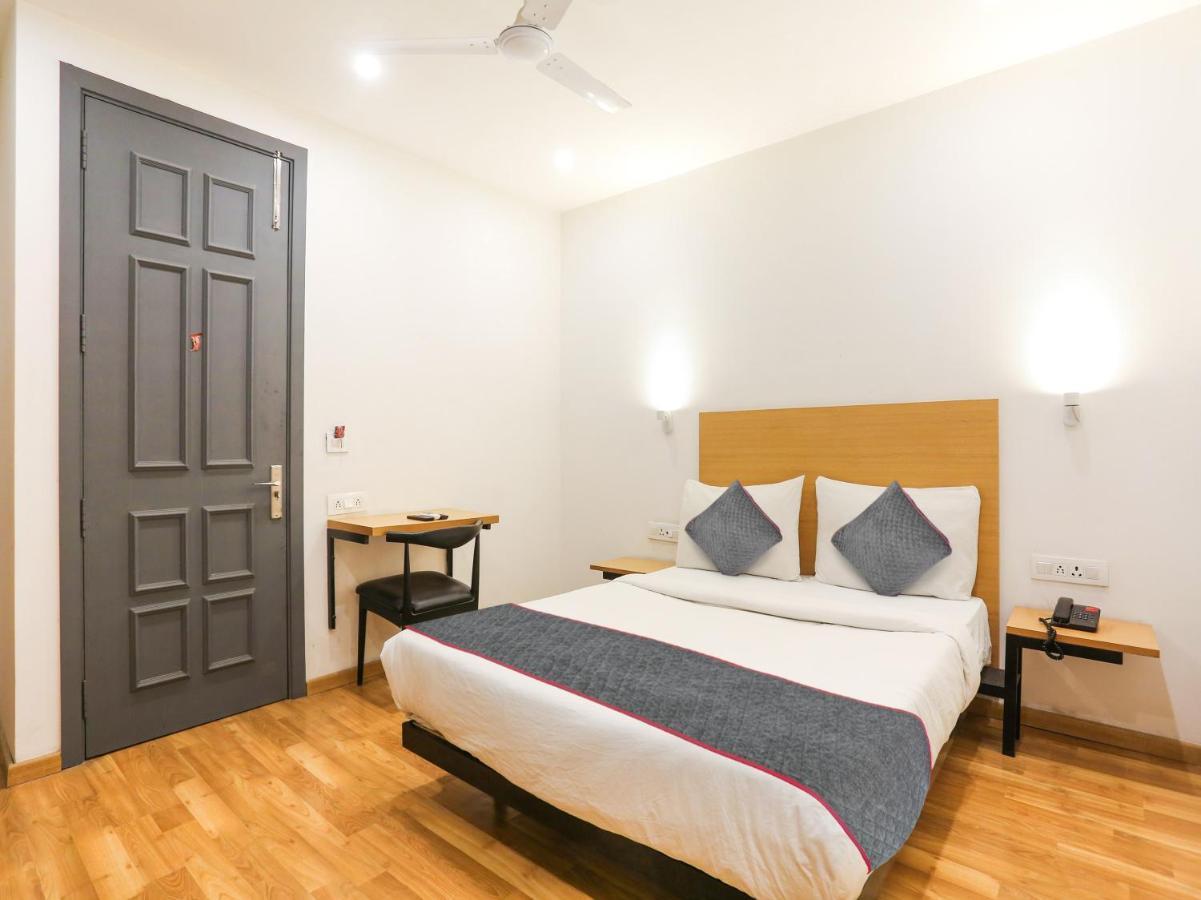 Townhouse Meera Bagh 4*