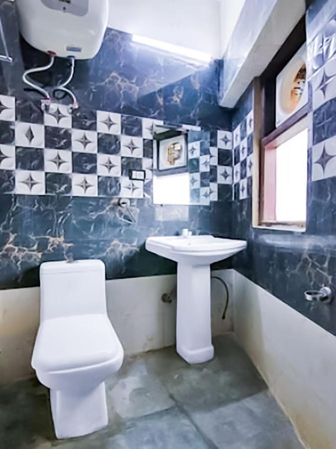 Roomshala 126 Mannat Laxmi Nagar Nova Deli