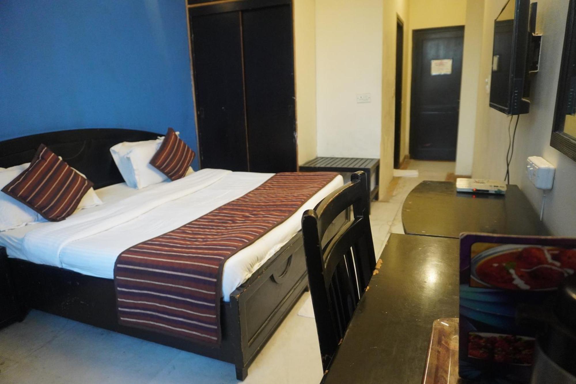 Centre Nizamuddin 3*