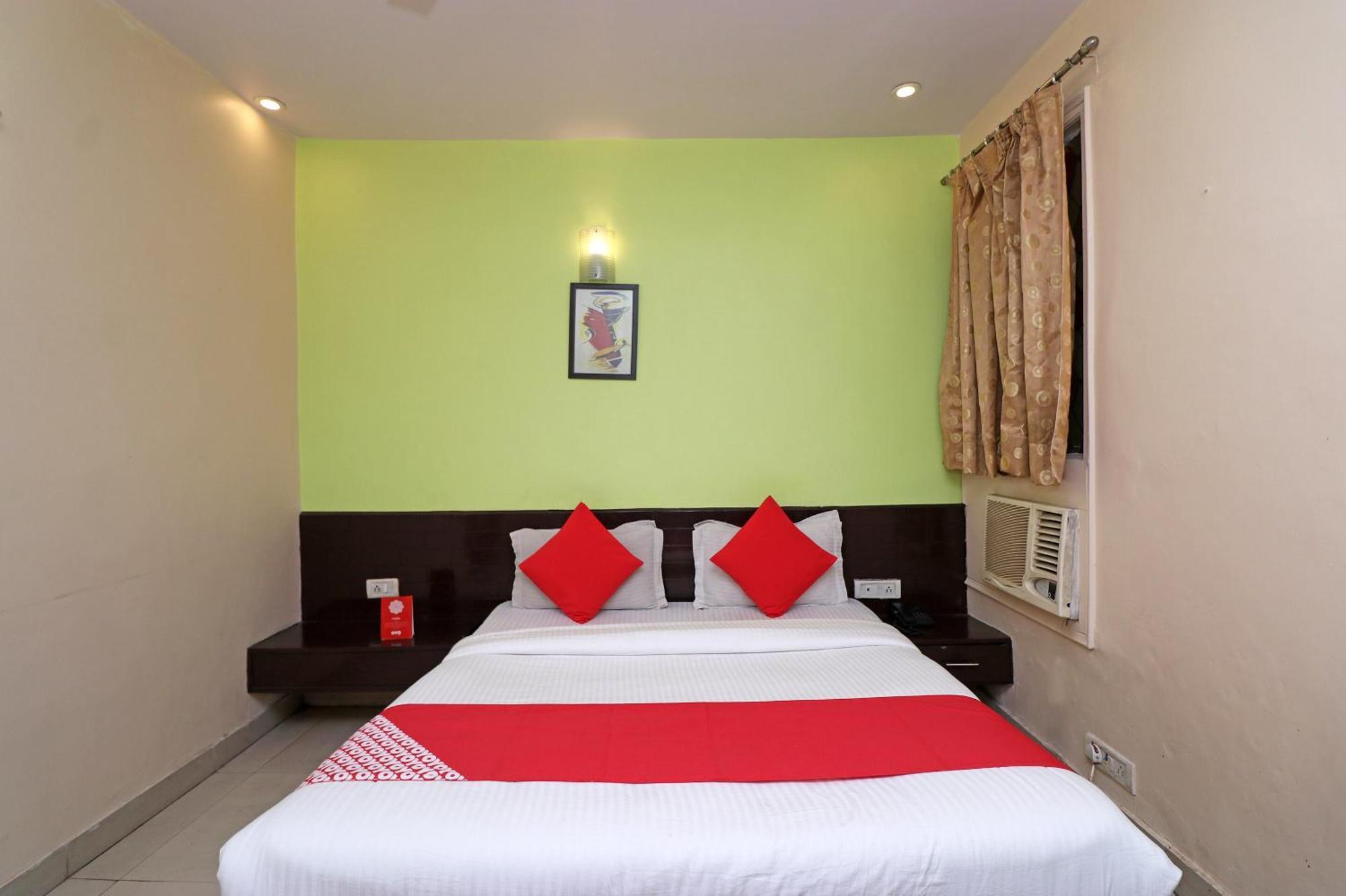 Hotel O Max New Delhi