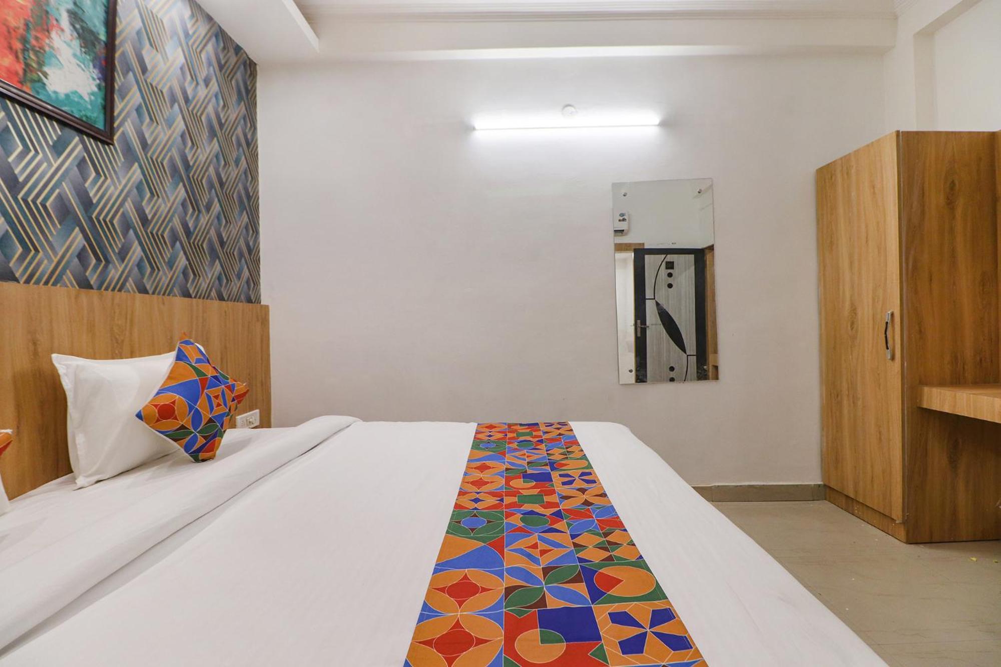 Fabhotel Rainbow Near Igi Airport