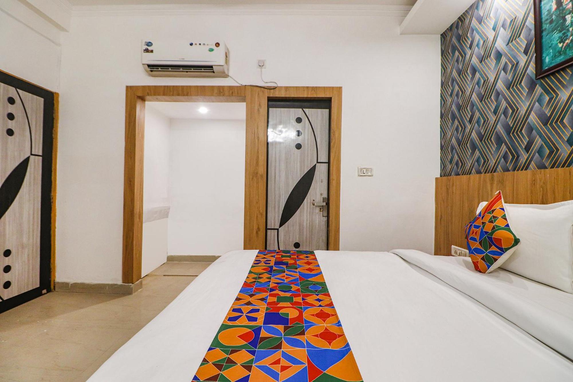 Fabhotel Rainbow Near Igi Airport 3*