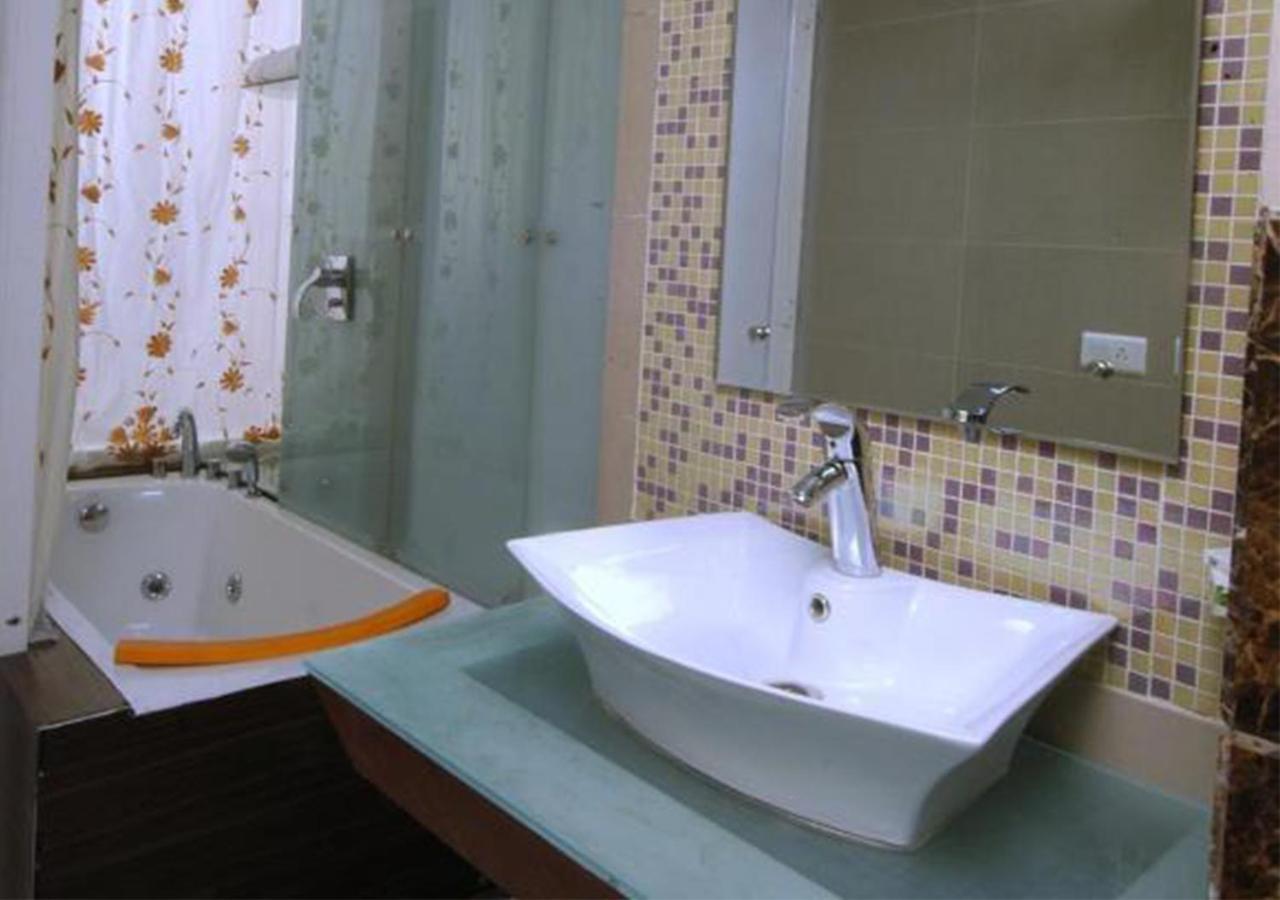 Palm Do'r - 02 Mins From Railway Station