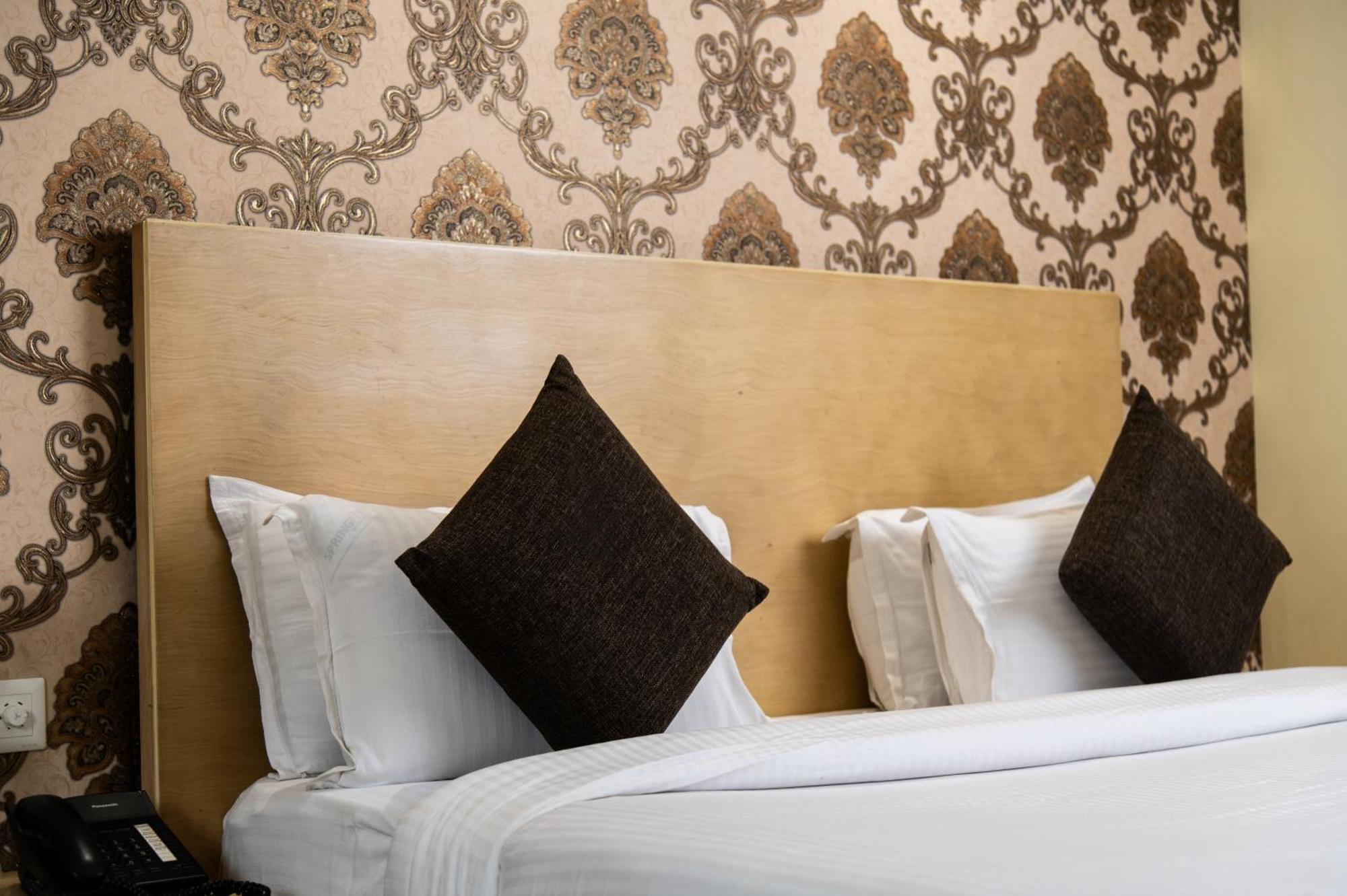 Mayur Hotel New Delhi