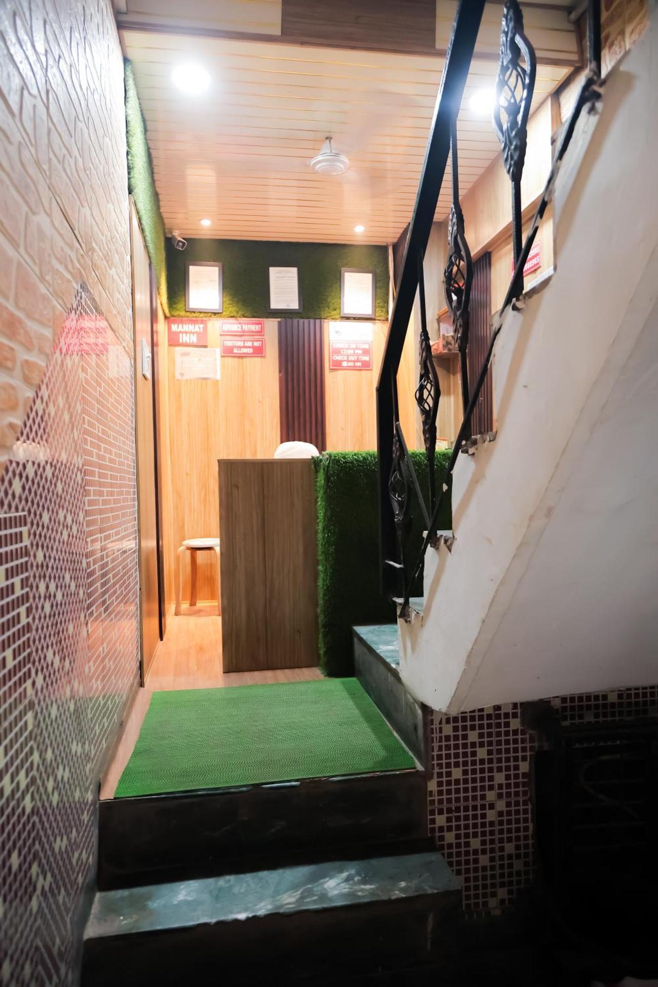 Roomshala 126 Mannat Laxmi Nagar Hotel Nova Deli