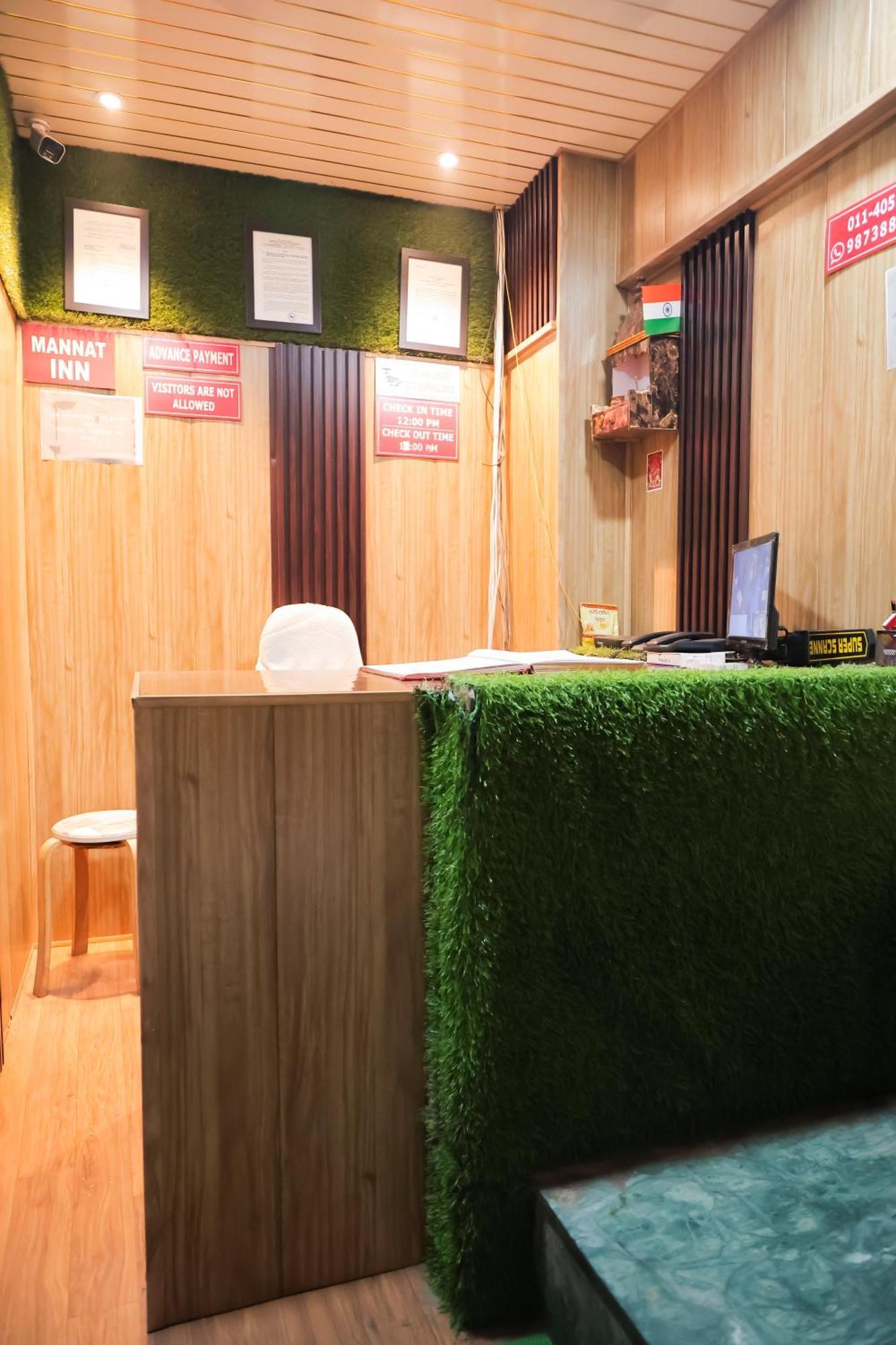 Hotel Roomshala 126 Mannat Laxmi Nagar 3*