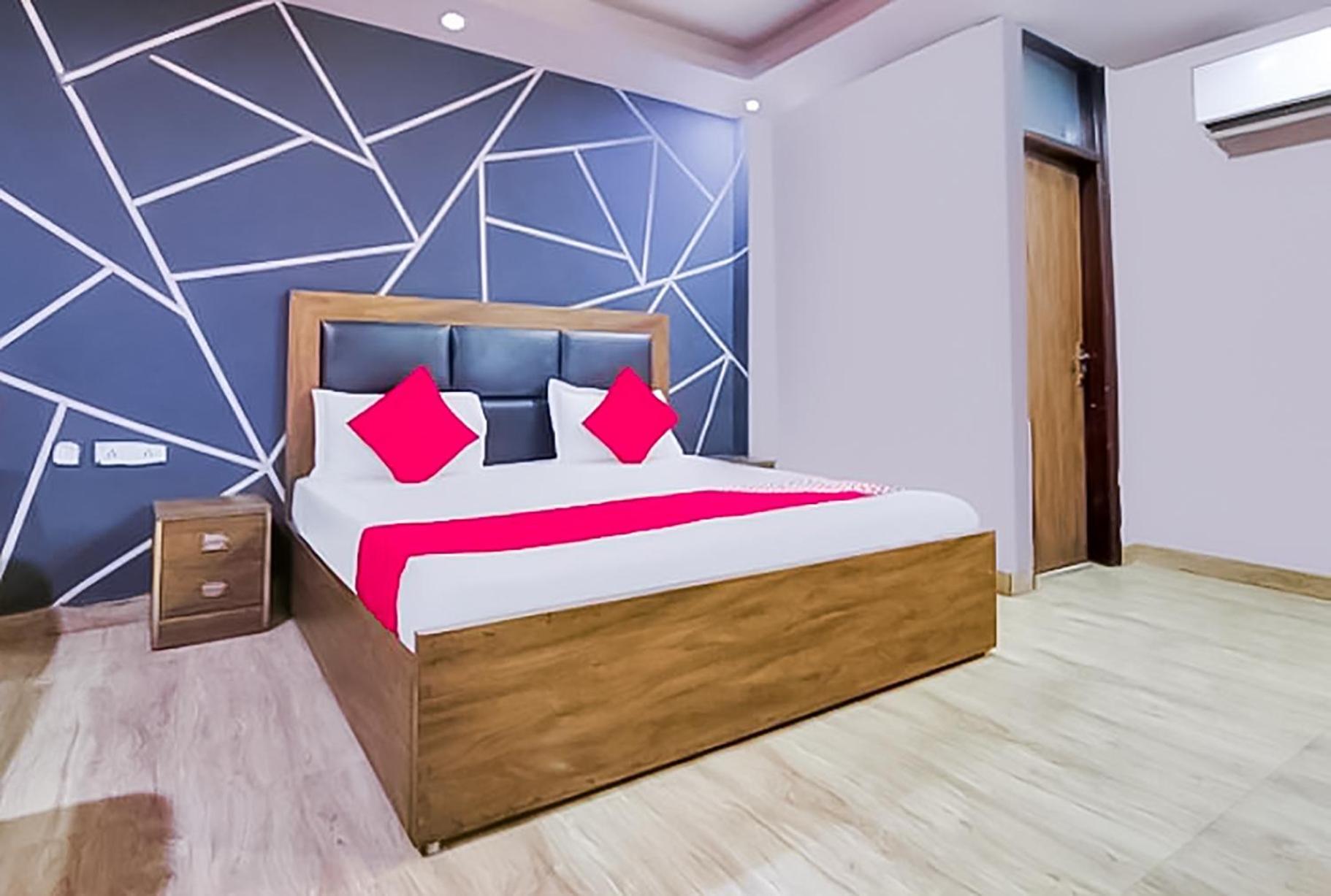 Green Leaf - Sarai Kale Khan Hotel 3*